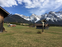 Landschaft mit Kreuz